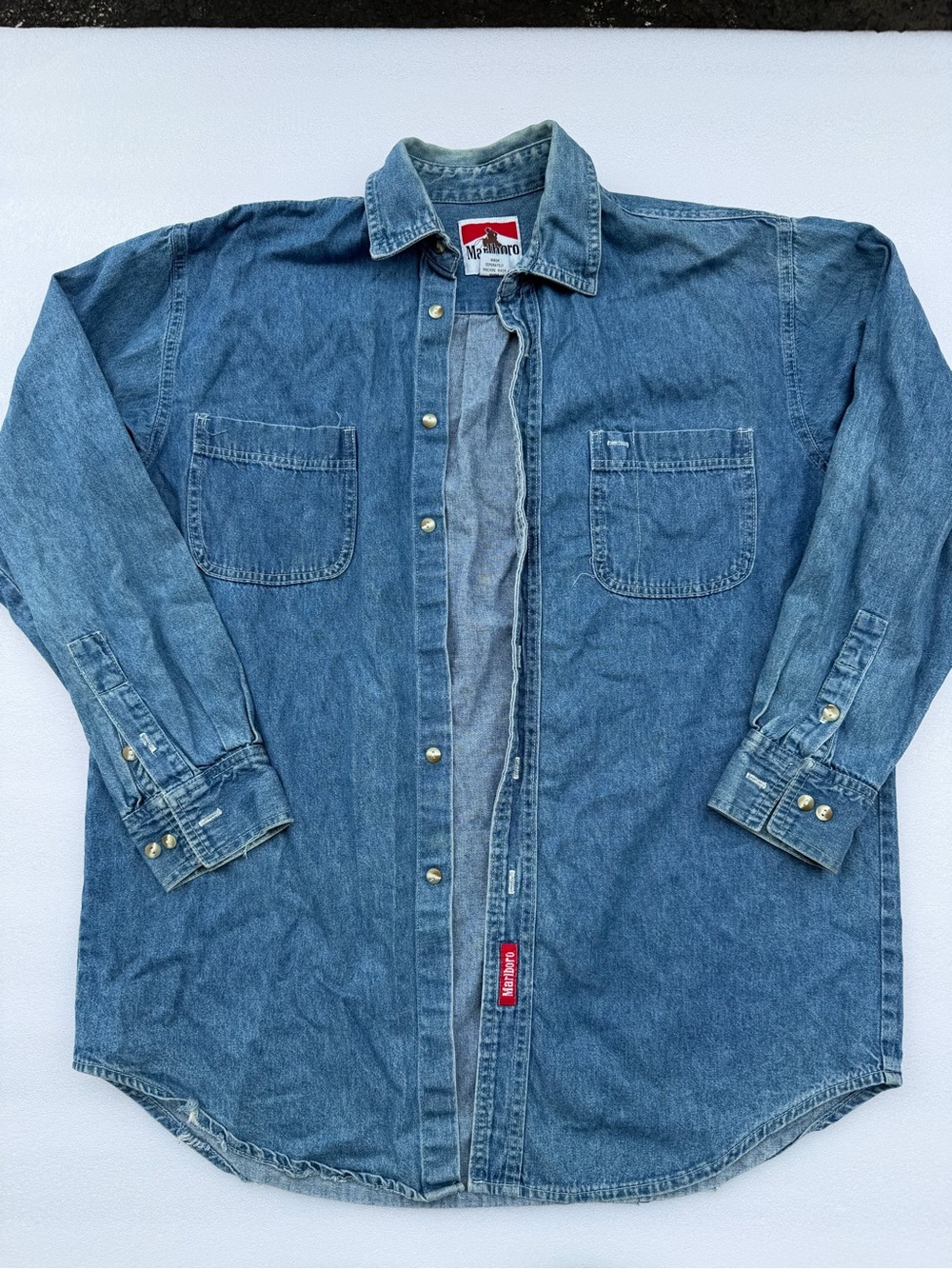 Marlboro Vintage Blue Denim Button-Up Shirt Long Sleeve Pockets Size M